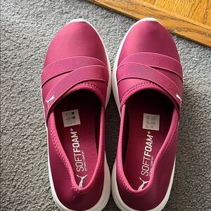 Puma Women's red/Maroon Slip-On Sneakers